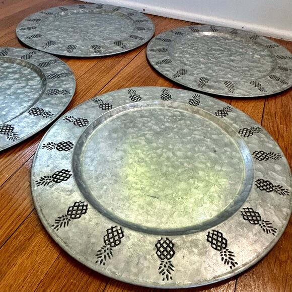 Set of 4 Tiki Pineapple Galvanized Metal Plate Chargers – 13.75” Diameter - Picture 5 of 9